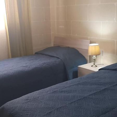 Your Basic Lodging Gozo Marsalforn Bagian luar foto