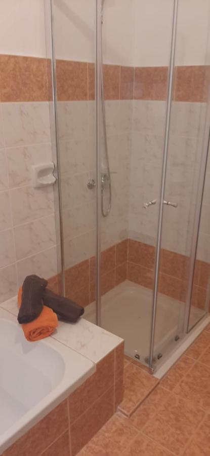 Your Basic Lodging Gozo Marsalforn Bagian luar foto